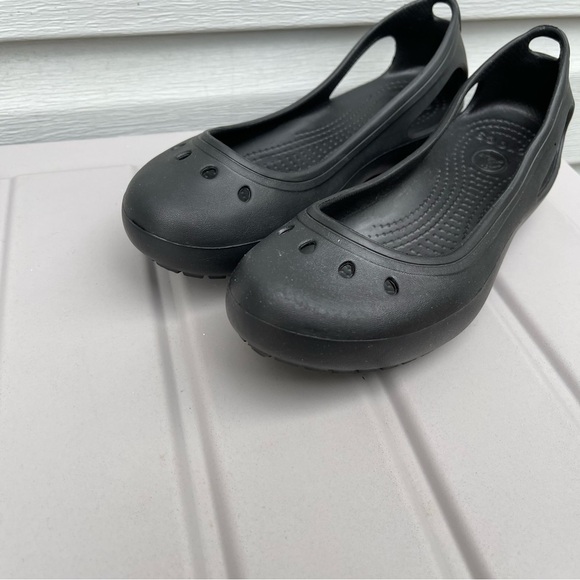 CROCS Kadee Ballet Flats Black Slip On Shoes Cutout Detaild Size 7 Women’s - Picture 3 of 9